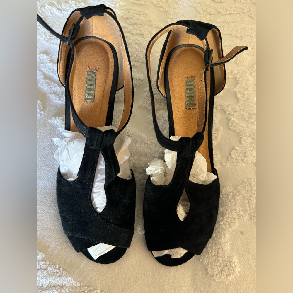 KIMCHI BLUE NOVA BLACK SUEDE PEEP TOES SIZE 9 IN EXCELLENT CONDITION ORIG $98